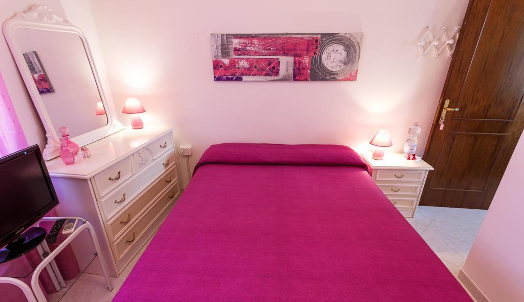 Bed and Breakfast L'Aurora Viola à Carbonia Extérieur photo