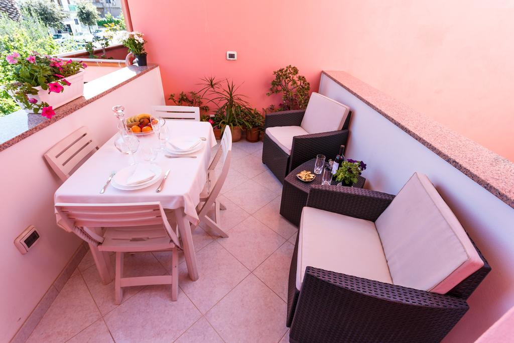 Bed and Breakfast L'Aurora Viola à Carbonia Extérieur photo